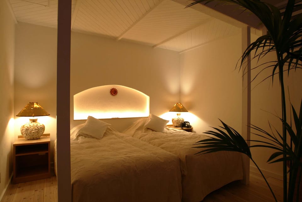 Suite (Island Suite #12) | Desk, free WiFi, bed sheets
