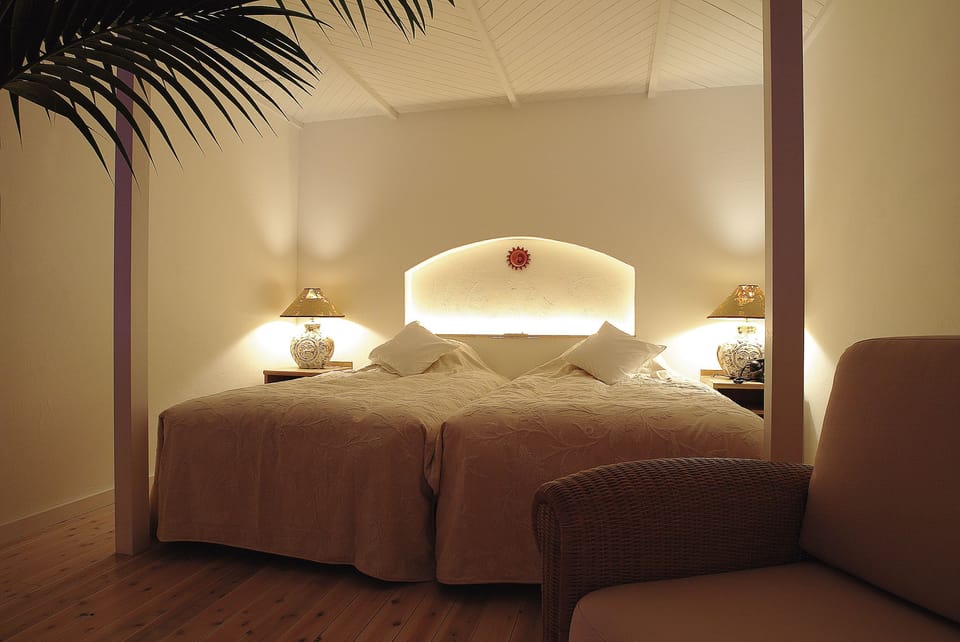 Suite (Island Suite #12) | Desk, free WiFi, bed sheets