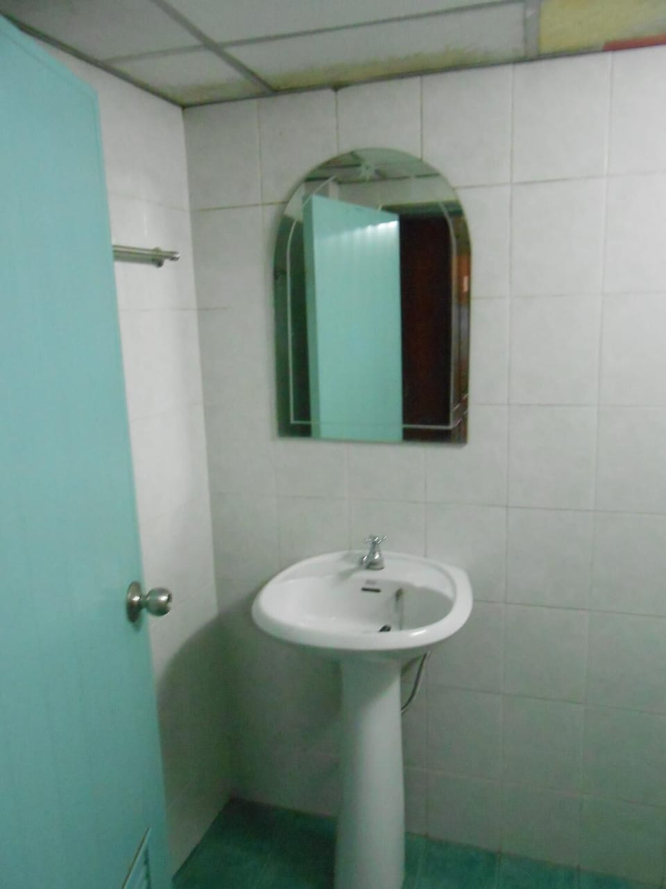 Shower, free toiletries, towels