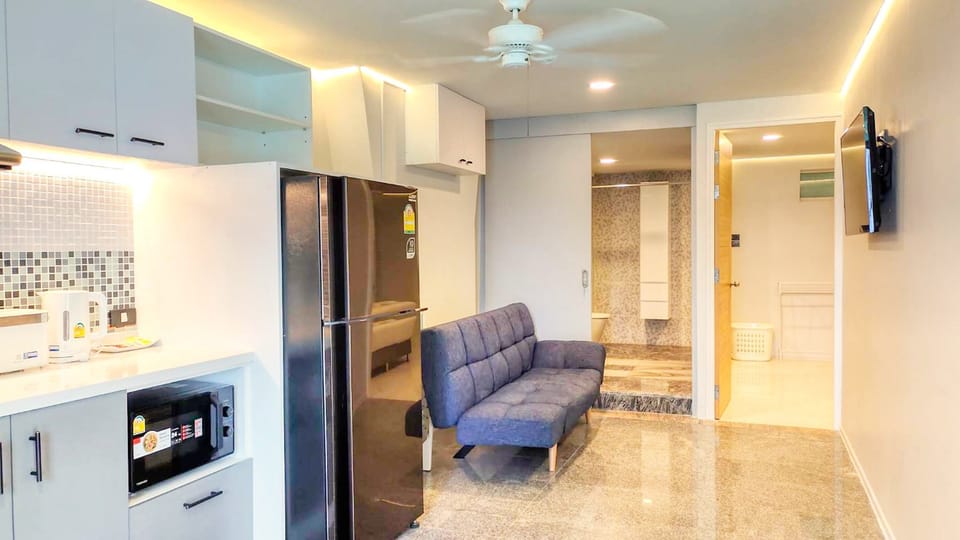 Apartment | Living area | Flat-screen TV, Netflix, DVD player