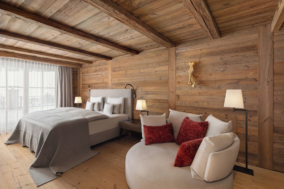Senior Suite | 1 bedroom, premium bedding, minibar (free items), in-room safe