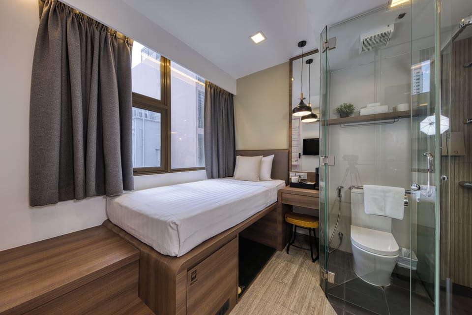 Premier Single Room (With View, Single Bed) | Minibar, in-room safe, desk, iron/ironing board (on request)