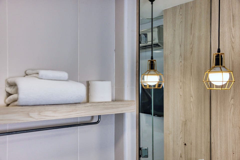 Executive Single Room (Single Bed, No Window) | Minibar, in-room safe, desk, iron/ironing board (on request)