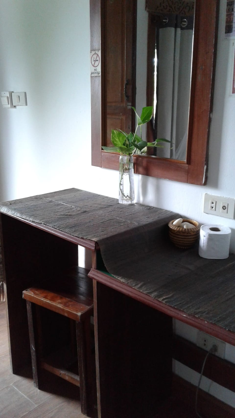 Standard Fan (Double or Twin)  | Hypo-allergenic bedding, desk, bed sheets