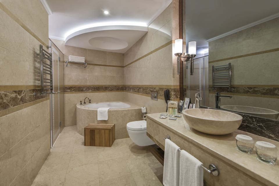 Suite | Bathroom | Bathrobes, slippers, towels