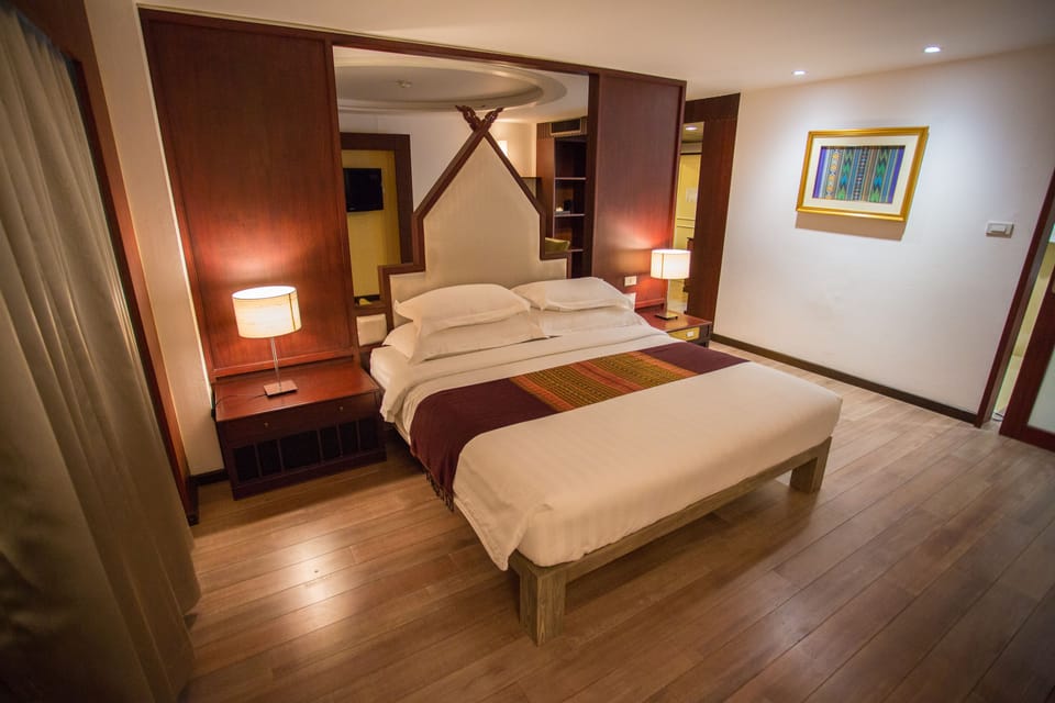 Suite | In-room safe, blackout drapes, free WiFi