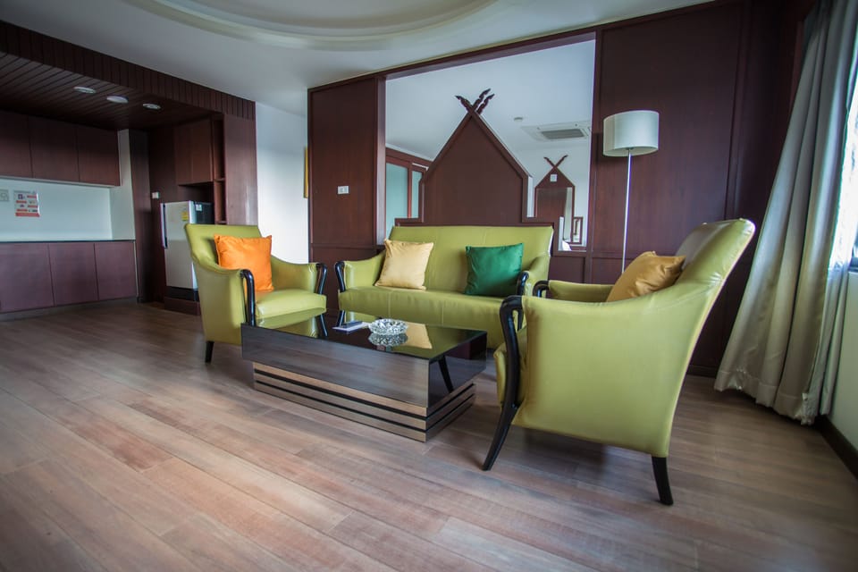Suite | In-room safe, blackout drapes, free WiFi