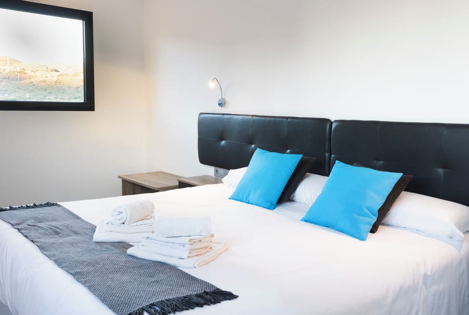 Double Room | Desk, blackout drapes, soundproofing, WiFi (free)