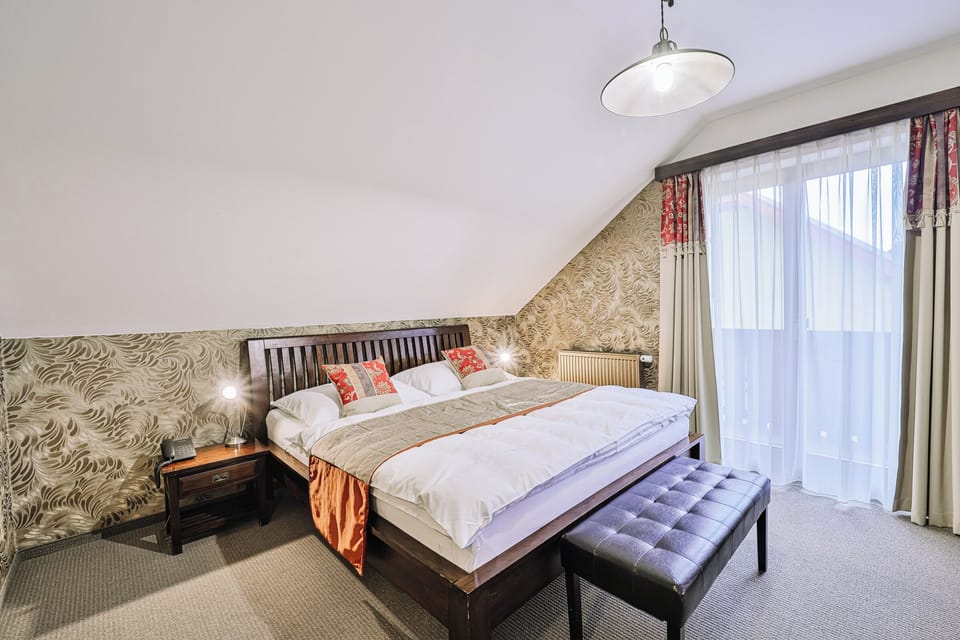 Suite, Balcony | Desk, iron/ironing board, free WiFi