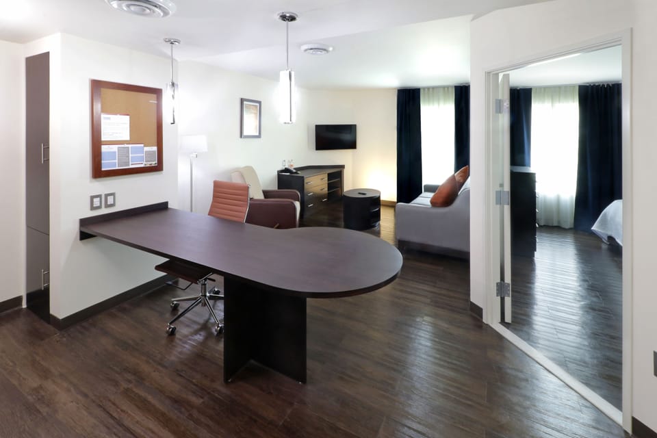 Suite, 1 Bedroom | Premium bedding, in-room safe, desk, laptop workspace