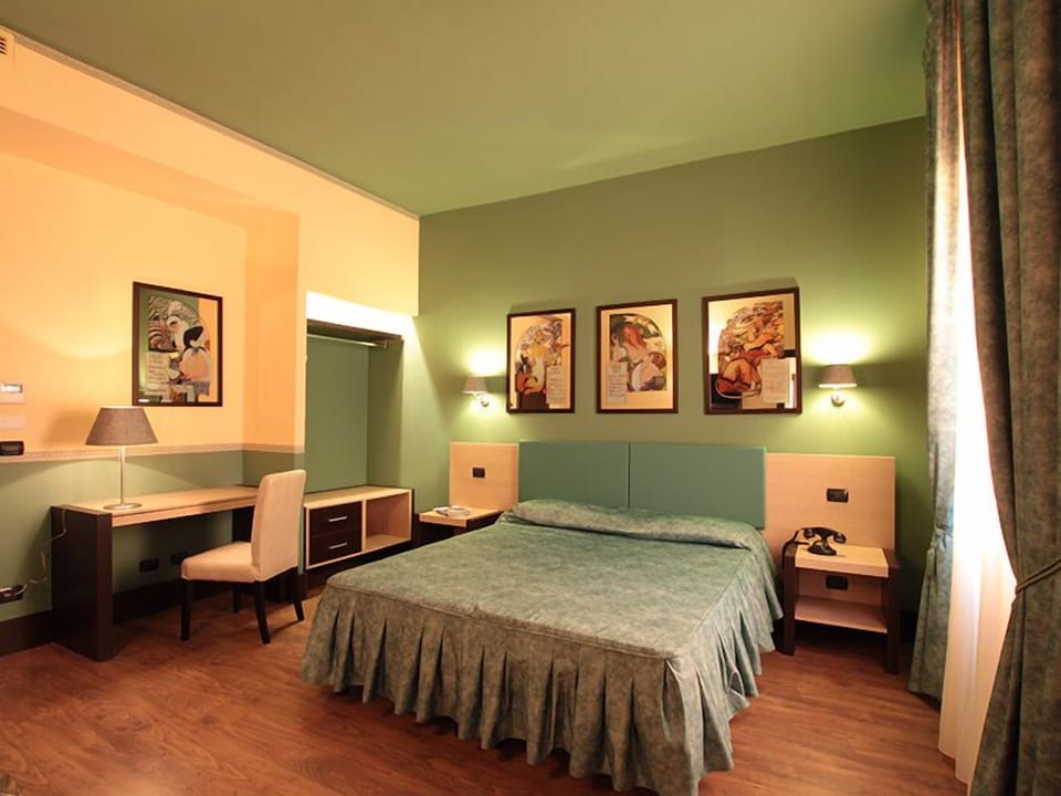 Triple Room | Desk, free WiFi, bed sheets