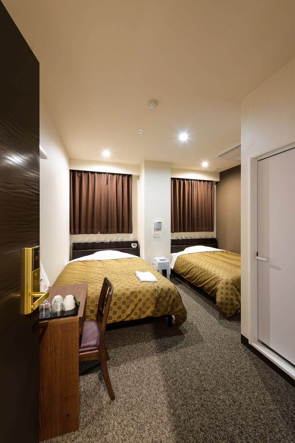 Twin Room, Non Smoking (D) | Desk, free WiFi