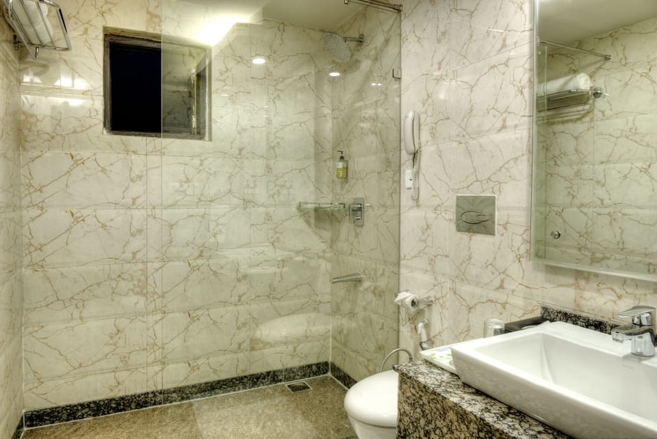 Executive Suite, 1 Bedroom, Non Smoking | Premium bedding, iron/ironing board, free WiFi