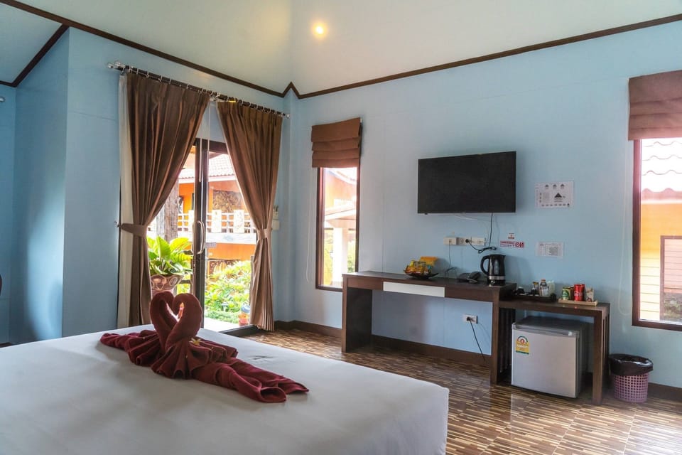 Villa Deluxe Double With Terrace | Living area | 32-inch flat-screen TV with cable channels, TV