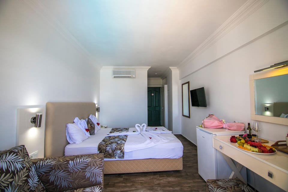 Standard Double or Twin Room, Park View | Minibar, in-room safe, iron/ironing board, free WiFi