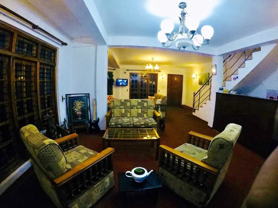 Royal Mount Hotel Bed and Breakfast in Nuwara Eliya