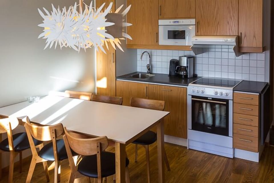 Apartment, 2 Bedrooms | Private kitchen | Fridge, microwave, oven, stovetop
