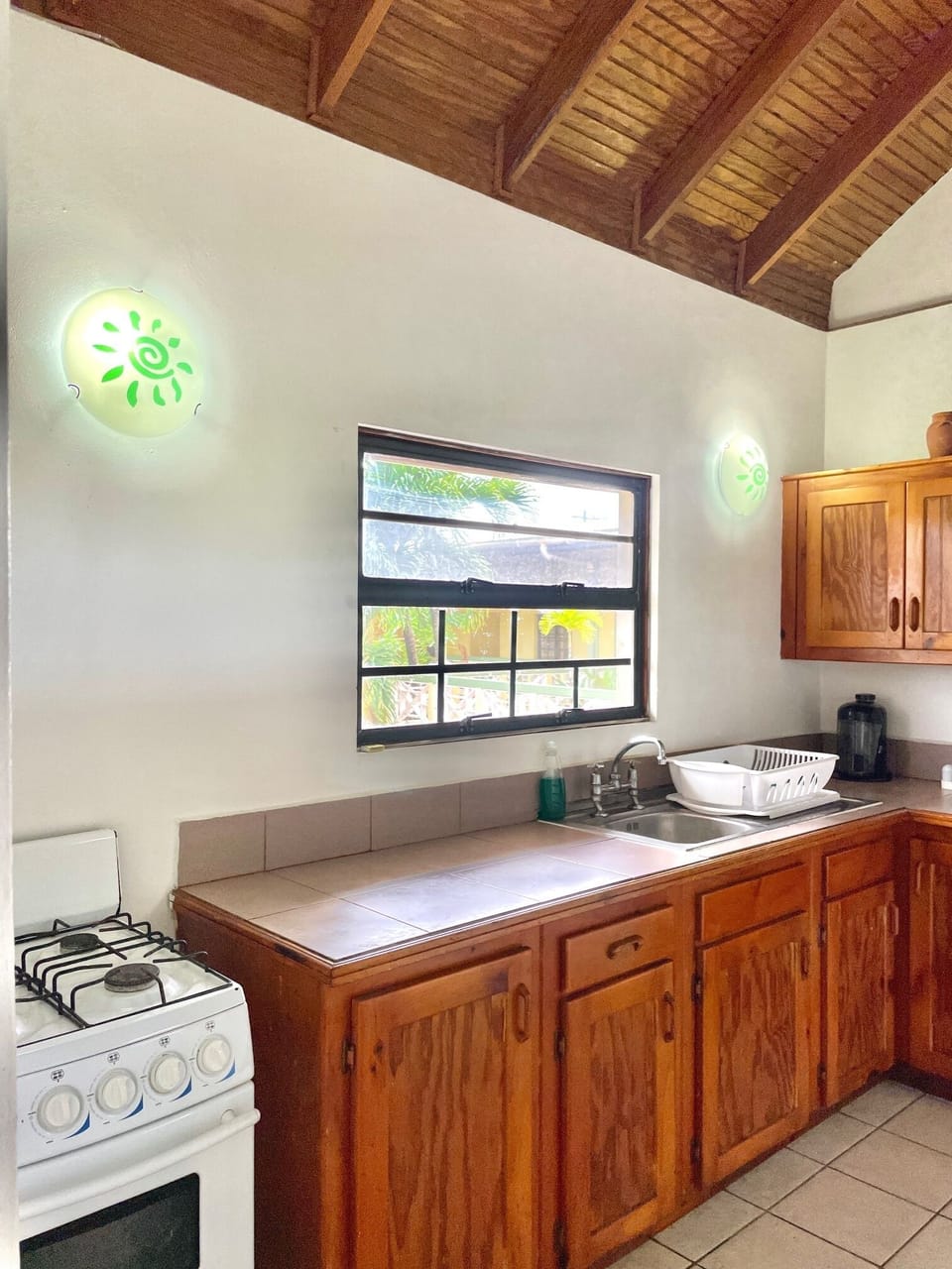Family Suite, 2 Bedrooms, Kitchen, Garden View | Private kitchen | Freezer