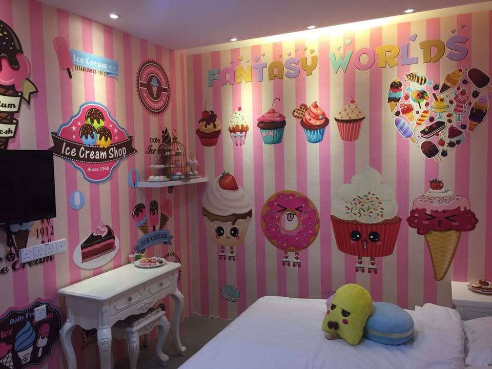 Signature Quadruple Room | Desk, iron/ironing board, free cribs/infant beds, free WiFi