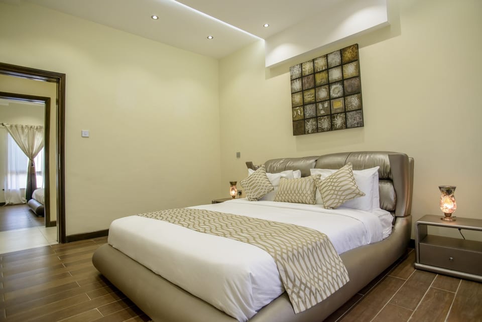 Premium bedding, in-room safe, iron/ironing board, free WiFi