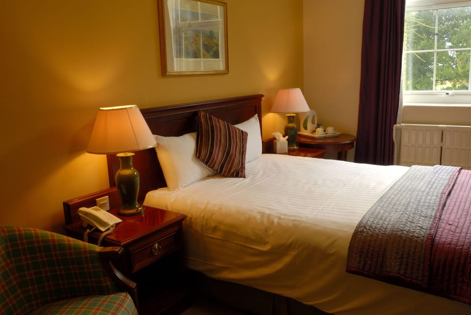 Classic Double Room | Desk, iron/ironing board (on request), WiFi (free), bed sheets