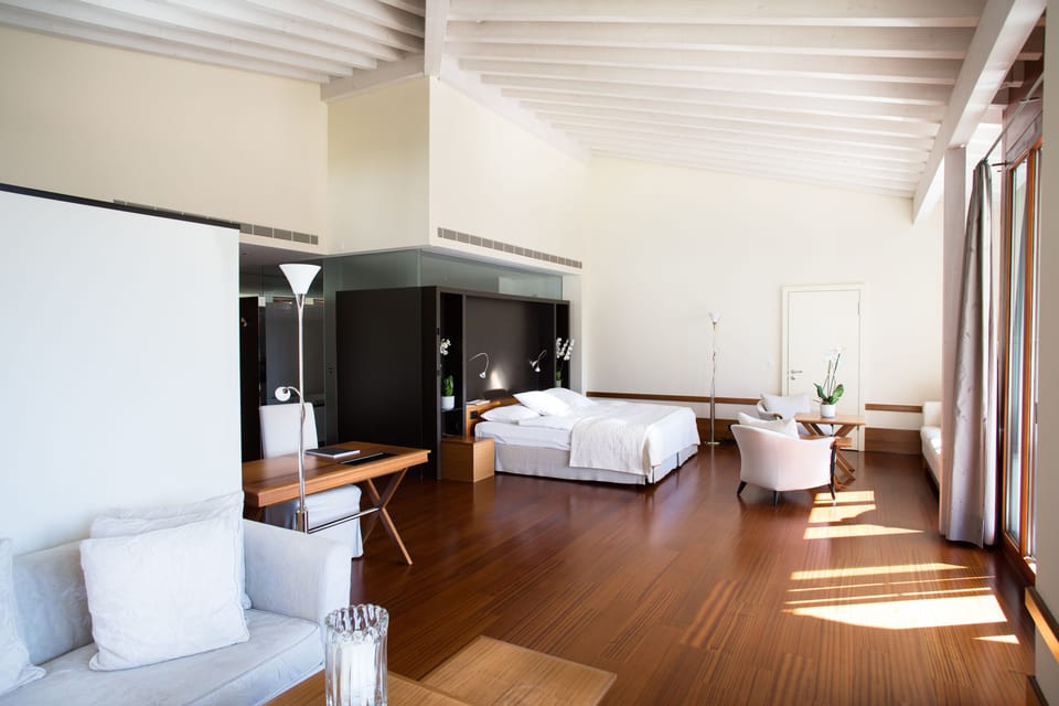 1 bedroom, premium bedding, minibar, in-room safe