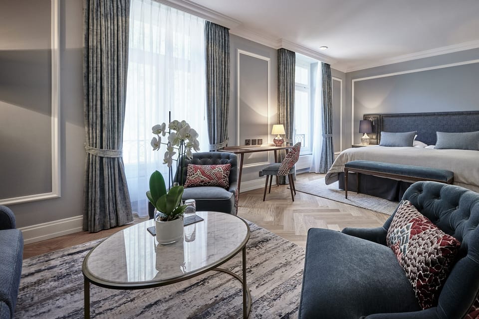 Superior Junior Suite | 1 bedroom, premium bedding, minibar, in-room safe