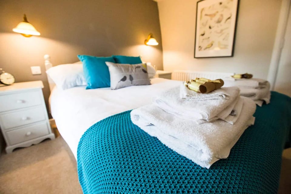 Double Room | Desk, iron/ironing board, free WiFi, bed sheets