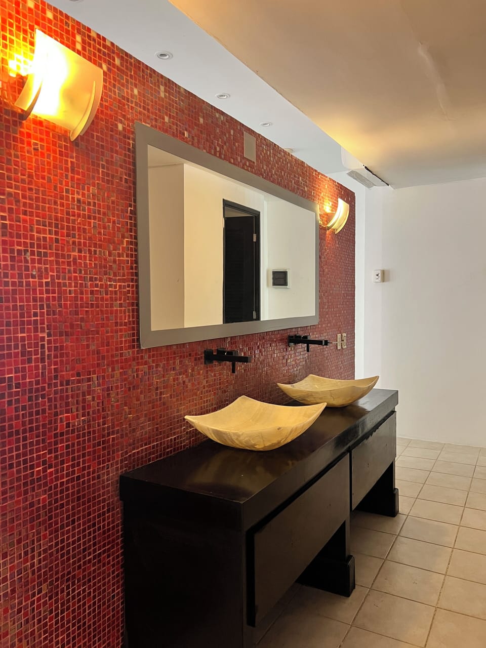 Superior Room | Bathroom | Shower, rainfall showerhead, free toiletries, hair dryer