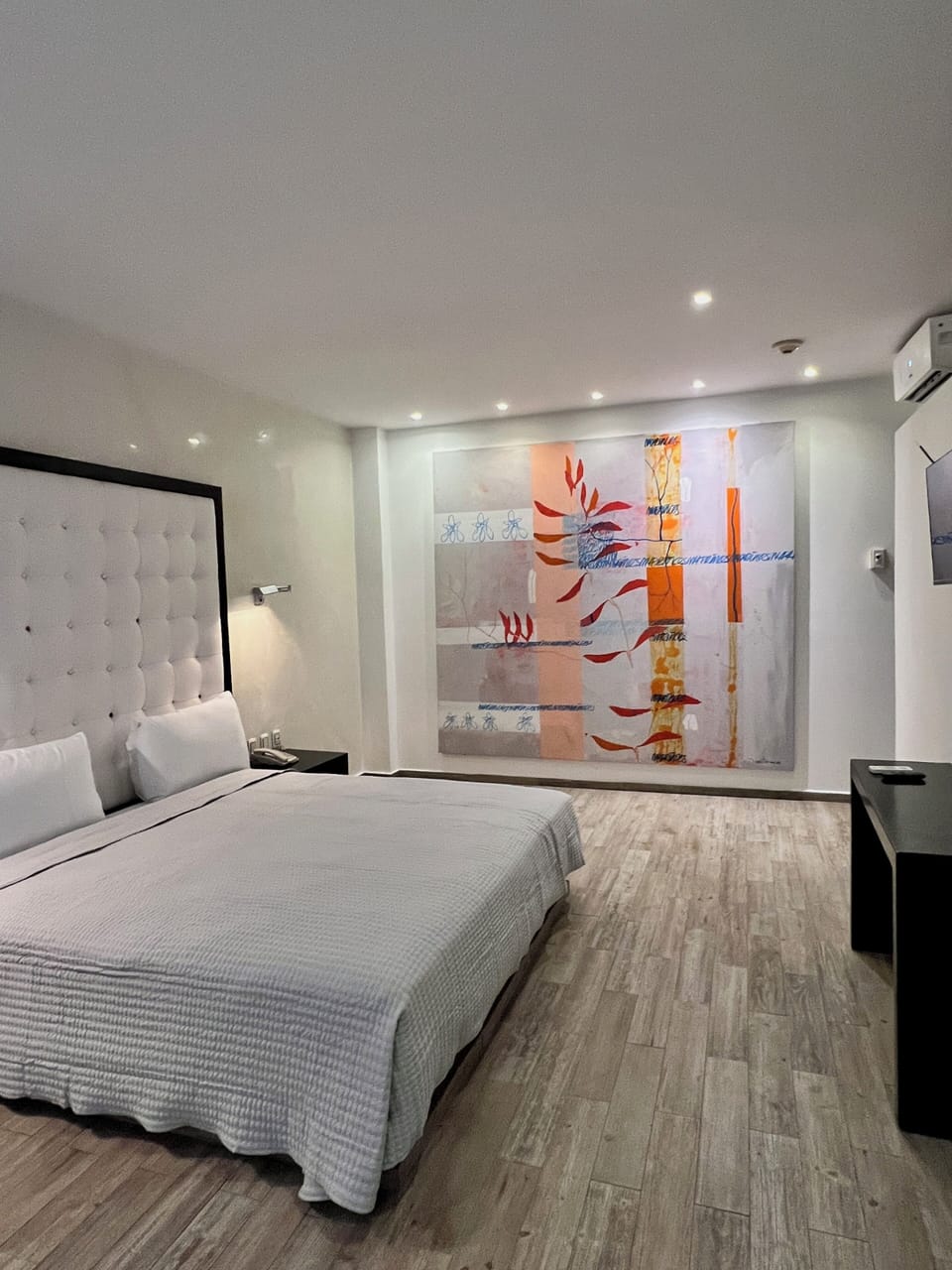Standard Room | Premium bedding, in-room safe, desk, iron/ironing board