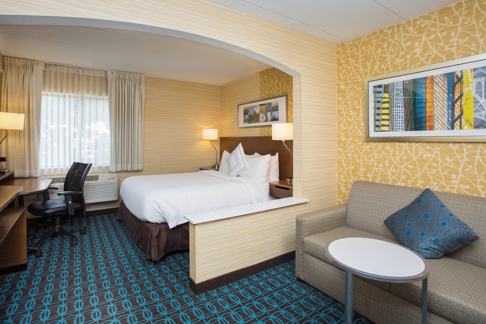 Studio Suite, 1 Queen Bed with Sofa bed | Desk, laptop workspace, blackout drapes, iron/ironing board