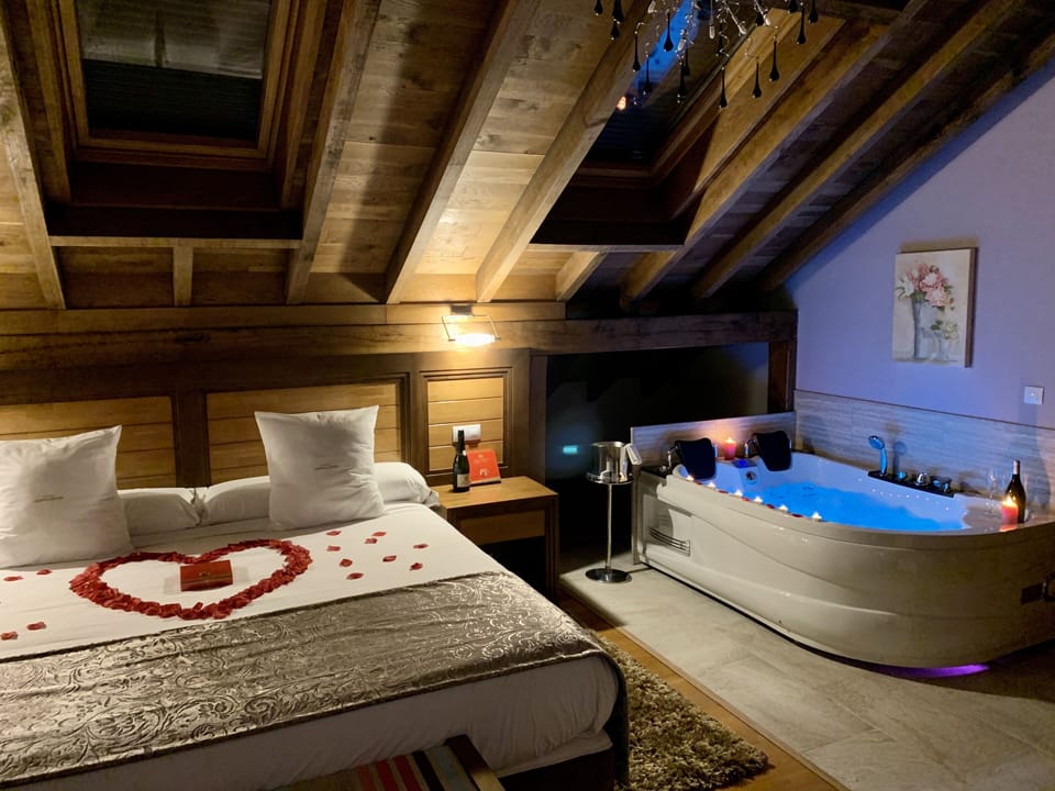 Suite, Accessible, Hot Tub