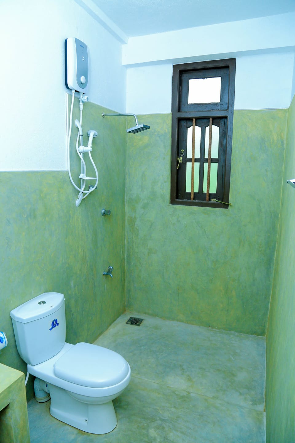 Standard Double Room, 1 Double Bed, Ocean View, Beachfront | Bathroom | Shower, free toiletries, towels
