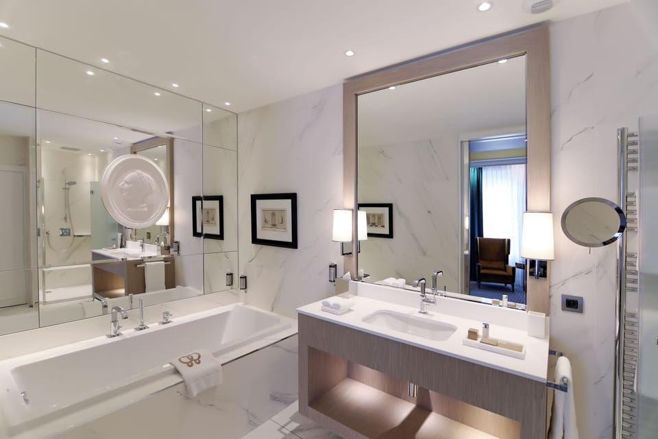 Junior privilege 8 | Bathroom | Designer toiletries, hair dryer, bathrobes, slippers