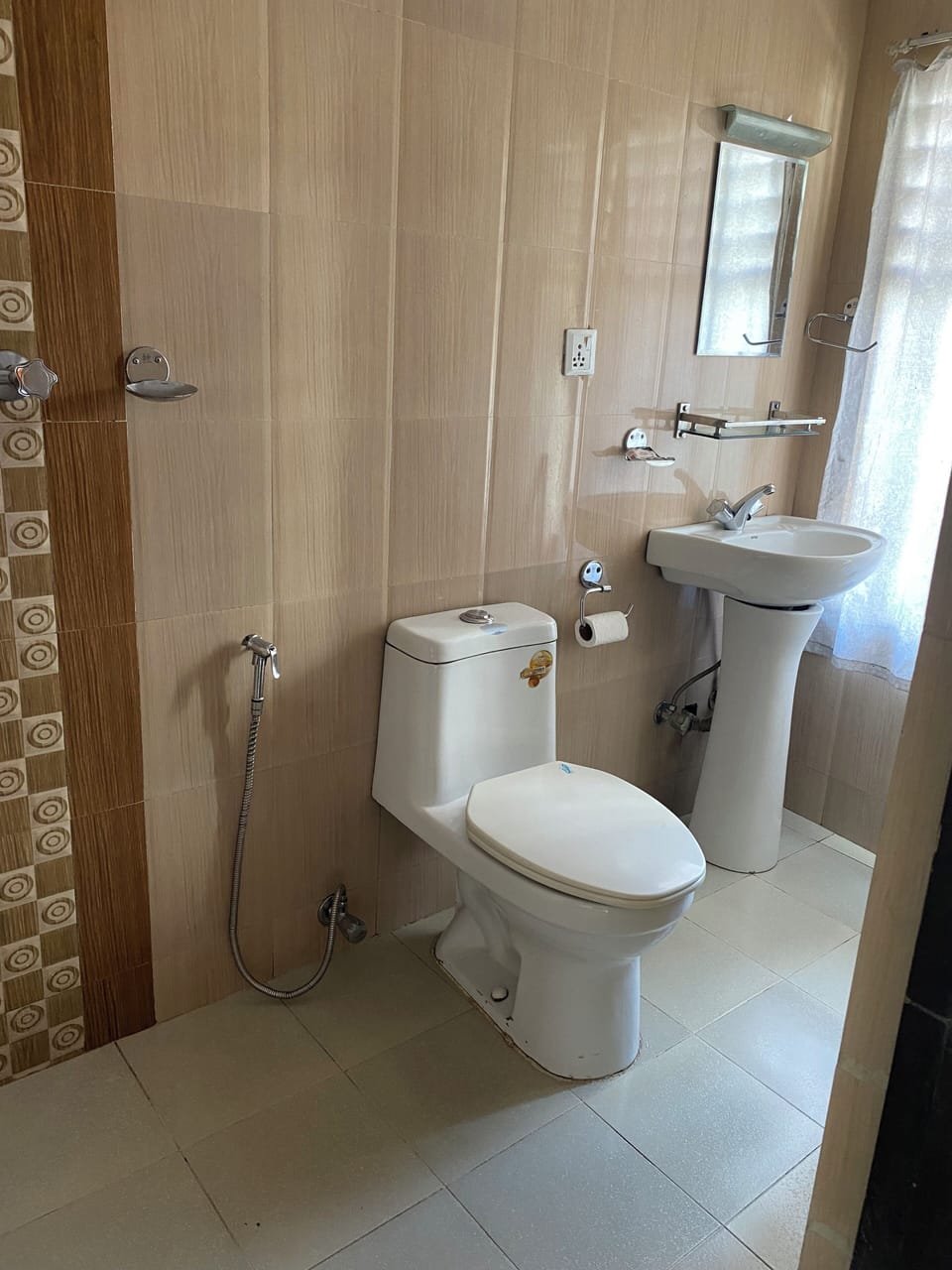 Standard Single Room | Bathroom | Free toiletries, hair dryer, slippers, towels