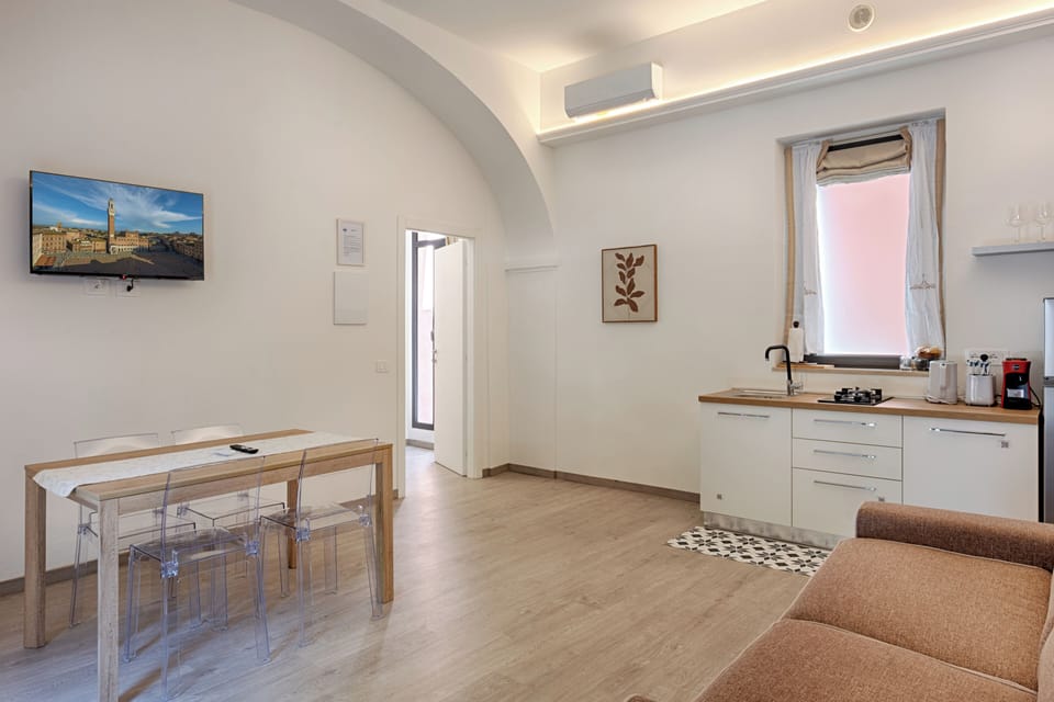 Deluxe Apartment | Private kitchen | Fridge, microwave, stovetop, dishwasher