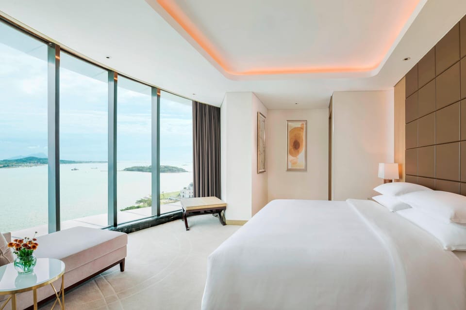 Club Suite, 1 Bedroom | Minibar, in-room safe, desk, iron/ironing board