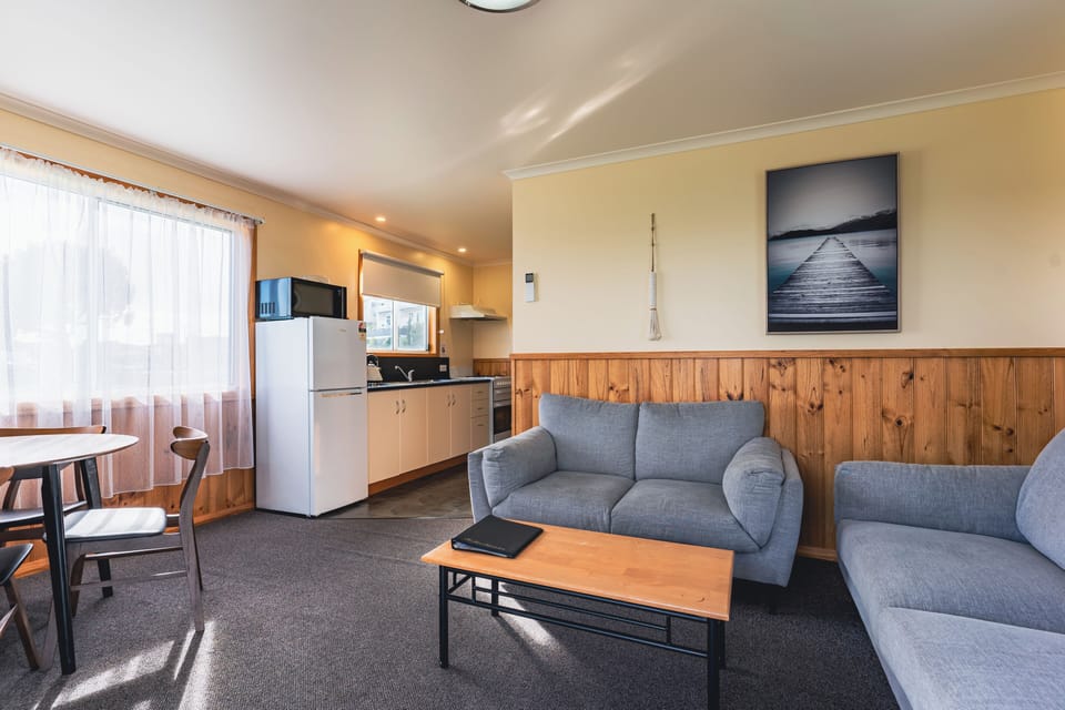 WaterView Villa 2 Bedroom | Living area | 50-cm flat-screen TV with digital channels, TV