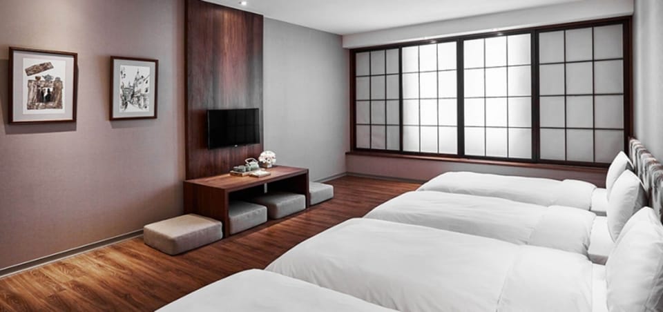Quadruple Room (Japanese) | Living room | 24-inch TV with cable channels