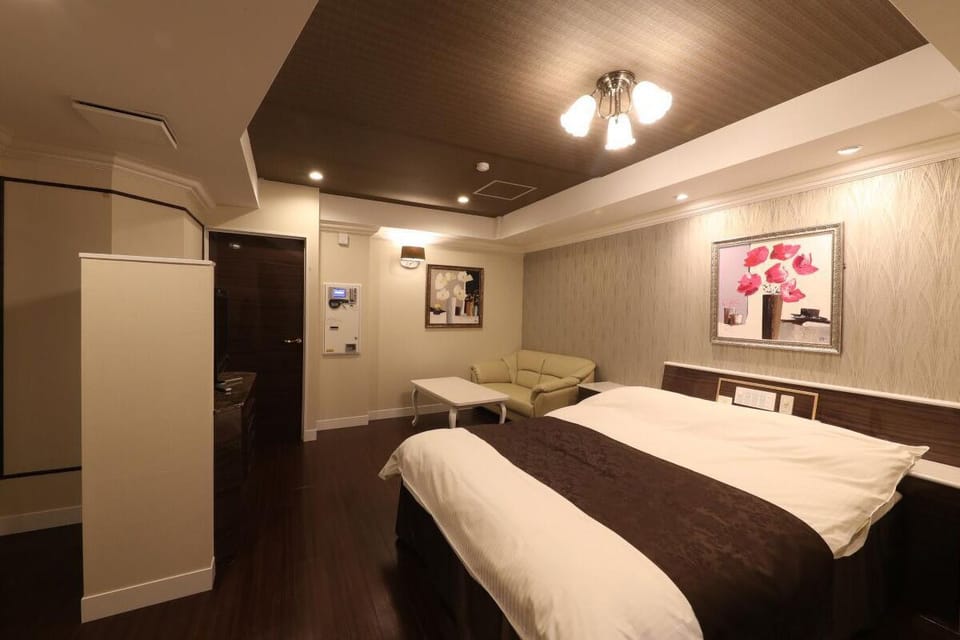 Premium bedding, minibar, desk, free WiFi