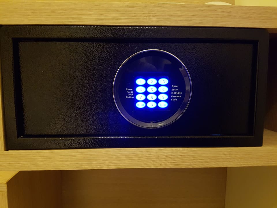 Premium bedding, in-room safe, desk, free WiFi