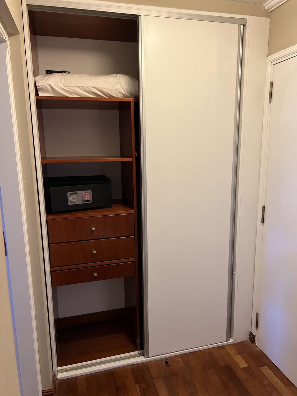 Single Room | Premium bedding, pillowtop beds, minibar, in-room safe