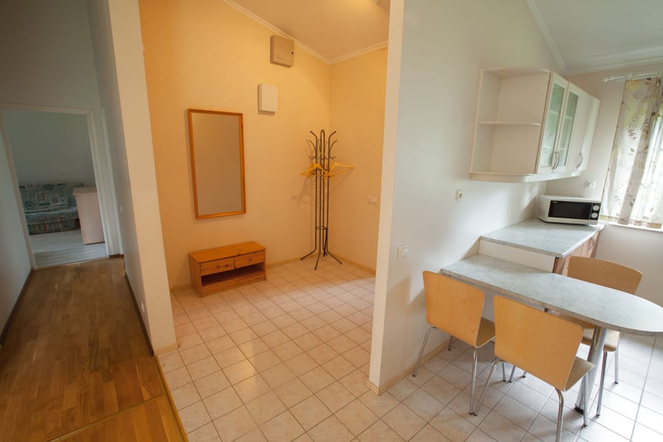 Family House, 2 Bedrooms | 2 bedrooms, desk, free cribs/infant beds, free rollaway beds