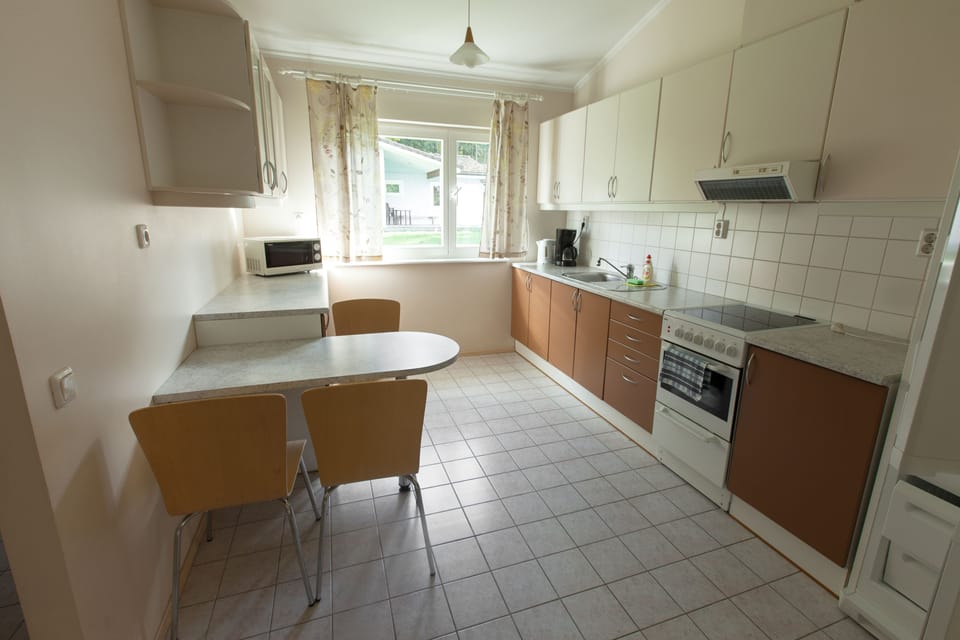 Family House, 2 Bedrooms | 2 bedrooms, desk, free cribs/infant beds, free rollaway beds