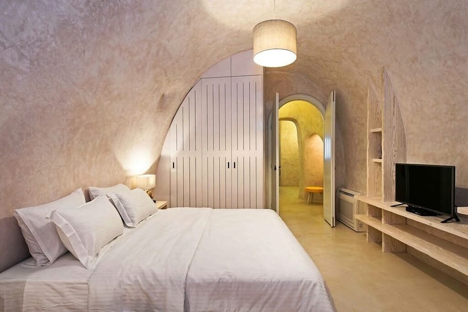 Deluxe Villa, Jetted Tub | In-room safe, individually decorated, individually furnished