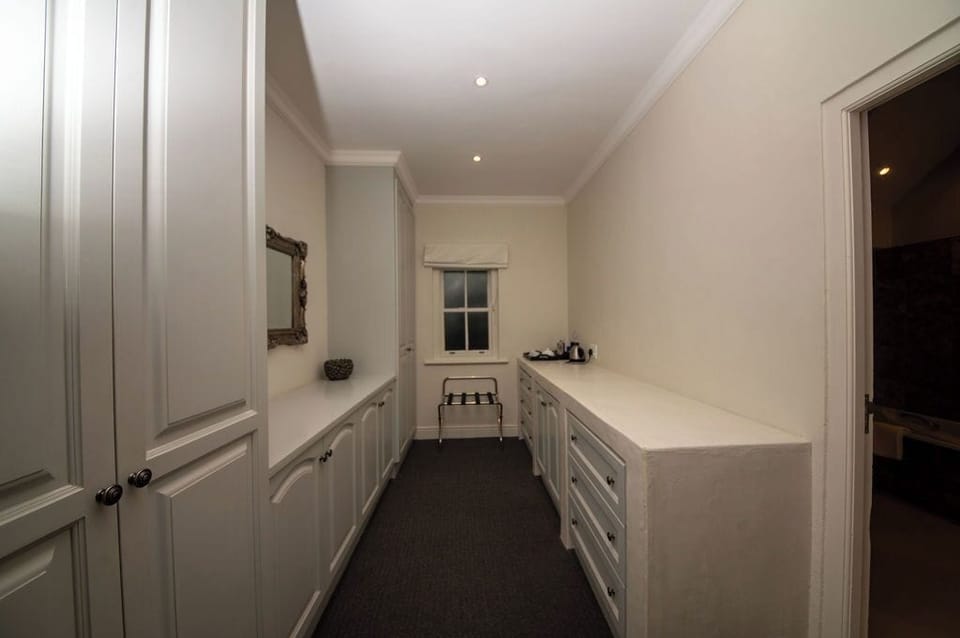 Luxury Room, 1 Bedroom | In-room safe, blackout drapes, soundproofing, iron/ironing board