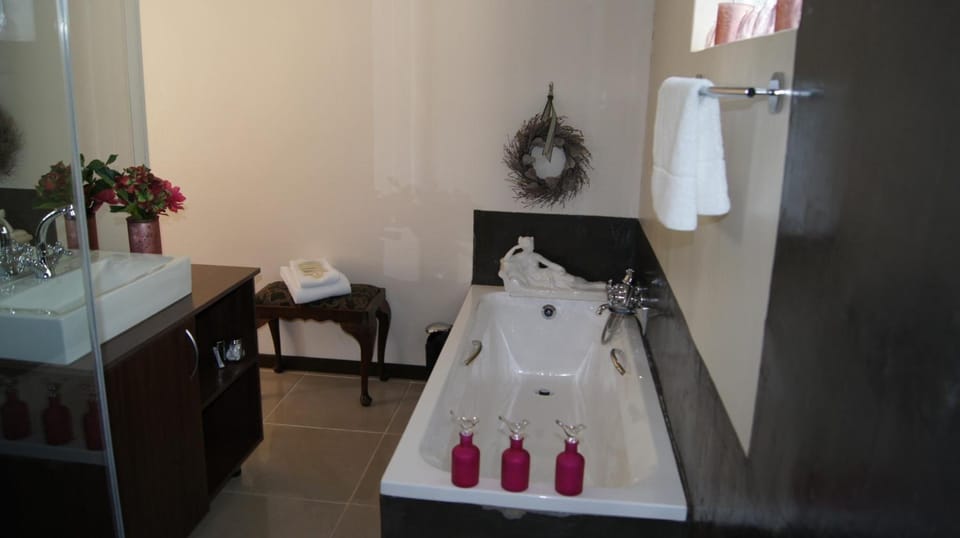 Separate tub and shower, deep soaking tub, free toiletries, hair dryer