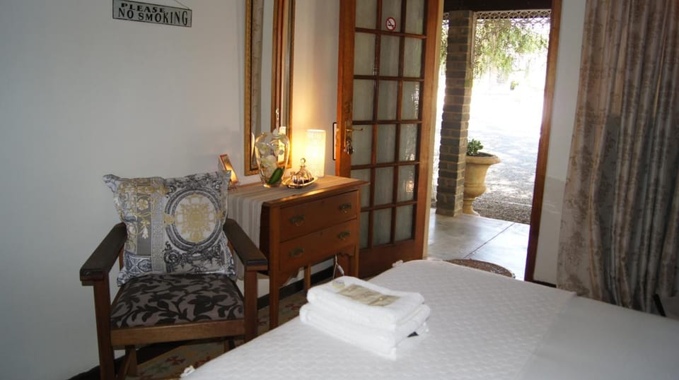 1 bedroom, desk, WiFi, bed sheets