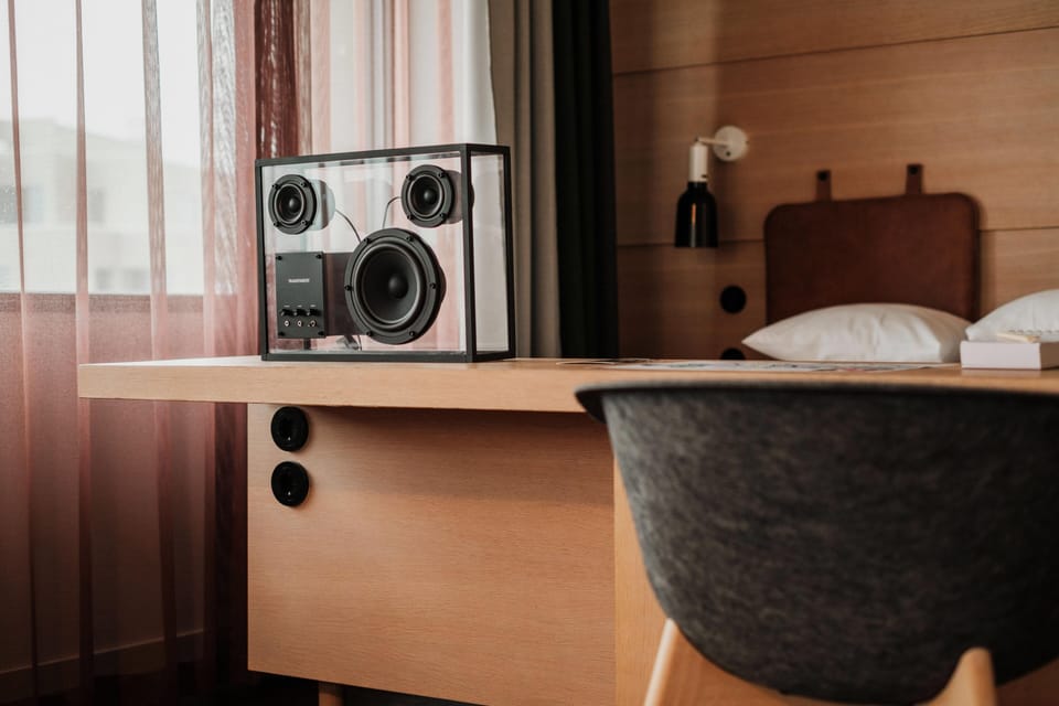 Suite | Rollaway beds, free wired internet, bed sheets
