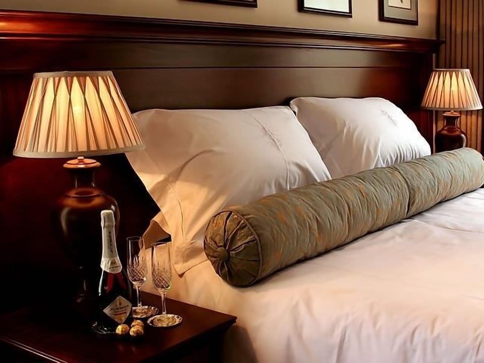 Luxury Suite, 1 Bedroom (Chardonnay Suite) | Egyptian cotton sheets, premium bedding, memory foam beds, minibar